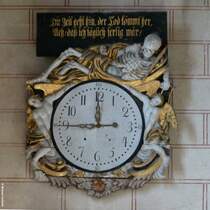 Uhr und Spruch aus der St. Marienkirche Bergen auf Rgen (Mai 2011)
