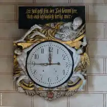 Uhr und Spruch aus der St. Marienkirche Bergen auf R�gen (Mai 2011)