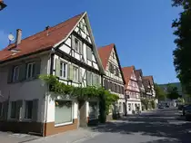 Dettingen an der Erms, H�userzeile in der Metzinger Stra�e (30.08.2015)