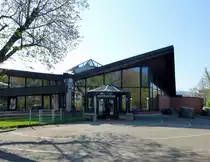 Freiburg, das Faulerbad, ein 1980-83 erbautes �ffentliches Hallenbad, April 2015