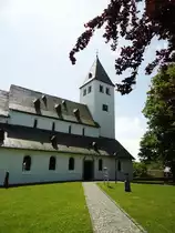 SALZ im hessischen Unterwesterwald mit der kath. Pfarrkirche  St.Adelphus .
Ein kleiner,beschaulicher Ort,aber im hinteren Teil der romanischen Basilika
liegen unter dem Kirchenboden die sterblichen �berreste des Gro�vaters eines der
gr��ten Musiker aller Zeiten: LUDWIG VAN BEETHOVEN-
der Gro�vater Johann Heinrich Keverich war Hofkoch des Kurf�rsten/Erzbischofs von
Trier im Schloss Walderdorff und fand hier seine letzte Ruhest�tte...
Foto vom 28.6.2012
