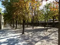 Baden-Baden, die Kurhaus-Kolonnaden, erbaut 1864, eine Einkaufsallee mit vielen Einzelgesch�ften, verbindet die Stadt mit dem Kurpark, Sept.2015