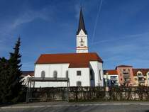 Furth, St. Sebastian Kirche, Saalkirche mit eingezogenem Chor, nrdlich Chorflankenturm, sptgotische Anlage des 15. Jahrhunderts, barockisiert 1741 (26.12.2015)
