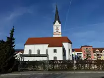 Furth, St. Sebastian Kirche, Saalkirche mit eingezogenem Chor, n�rdlich Chorflankenturm, sp�tgotische Anlage des 15. Jahrhunderts, barockisiert 1741 (26.12.2015)