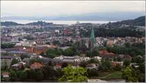 Trondheim. Blick auf die Innenstadt mit dem Nidaros-Dom. Scan eines Dias vom Juni 1994.