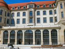 Blick zum frisch restaurierten ehemaligen Hotel Erfurt Hof gegen�ber dem Hauptbahnhof, Sommer 2007