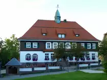 Dobel im Nordschwarzwald, das Rathaus des �ber 700m hochgelegenen heilklimatischen Kurortes mit ca.2300 Einwohnern, Aug.2015