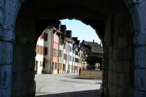 Blick durch das Stadttor in die Altstadt von Le Landeron; 20.02.2016