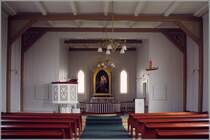 Honningsvg. Der weitgehend schmucklose Innenraum der 1884 gebauten Kirche. Sie hat als einziges Gebude des Ortes im Zweiten Weltkrieg Hitlers Politik der verbrannten Erde berstanden. Scan eines Dias vom Juni 1994.