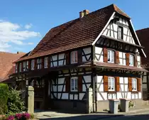 Kuhlendorf im Nordelsa�, gepflegte Fachwerkbauten, Sept.2015