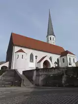 Osterm�nchen, St. Stephanus und Laurentius Kirche, erbaut 1504, barockisiert 1794, s�dliche Sakristei von 1872 (09.02.2016)