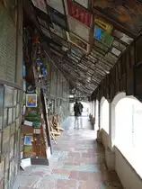 Alt�tting, Votivtafeln im �berdachten Umgang von 1517 mit Segmentbogenarkaden an der Wallfahrtskapelle St. Maria (14.02.2016)