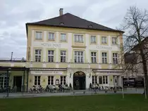 Alt�tting, ehemals Hofwirtstaverne, jetzt Hotel Post, dreigeschossiger Walmdachbau mit barocker Fassadengliederung, erbaut von 1685 bis 1688 durch Christoph Zuccalli (14.02.2016)