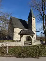 Meggenthal, Pfarrkirche St. Pankratius, sp�tgotischer Tuffquaderbau, erbaut von 1470 bis 1480, Kirchhofmauer und Pforte von 1915 (14.02.2016)