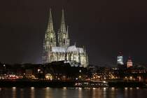 Klner Dom am Abend am 29.12.2015.