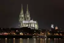 K�lner Dom am Abend am 29.12.2015.