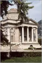 Como. Der Tempio Voltiano beherbergt ein Museum zum Gedenken an Alessandro Giuseppe Antonio Anastasio Graf von Volta. Er gilt als Erfinder der Batterie und als einer der Begr�nder der Elektrizit�tslehre. Scan eines Dias vom Sommer 1979.