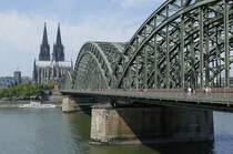 Klner Dom und die Hohenzollernbrcke in Kln, am 11.11.2015.
