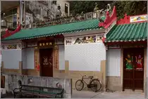 Der Kwan Tai Tempel in Tai O auf Lantau. Scan eines Dias vom Januar 1997.