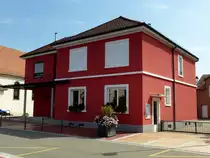 Niffer, das Rathaus der s�dels��ischen Gemeinde am Rhein-Rhone-Kanal, Aug.2015