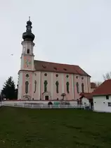 Bockhorn, Maria Heimsuchung Kirche, sp�tbarocker Saalbau mit eingezogenem halbrundem Chor und Spindelhelm, erbaut ab 1712 durch Anton Kogler (29.02.2016)