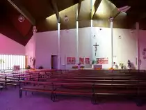 Niederb�hl, St.Laurentius-Kirche, Blick vom Haupteingang zum Altar, Sept.2015