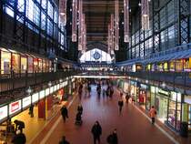 Hamburg Hauptbahnhof, weihnachtlich geschmckte Wandelhalle; Blick in Richtung Hachmannplatz; 04.12.2007
