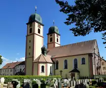 St.M�rgen, Blick �ber den Friedhof zur barocken Wallfahrtskirche Mari� Himmelfahrt, Juli 2015