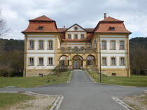 Schloss Heilgersdorf, zweigeschossige Dreiflgelanlage mit Mansarddach, erbaut von 
1716 bis 1717 (24.03.2016)