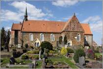 Die St.-Matthus-Kirche in Rodenkirchen (Gemeinde Stadland) geht auf das 12. Jahrhundert zurck. Sie wurde auf einer 5 m hohen Wurt errichtet und bot so der Bevlkerung auch Schutz bei Sturmfluten. Im Mittelalter diente sie bei kriegerischen Auseinandersetzung als Wehrkirche. 11.04.2016