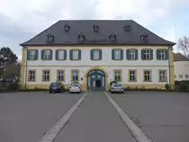 Schloss Pfaffendorf, erbaut von 1760 bis 1763 f�r die Herren von Stein von Allenstein, seit 1954 Dominikus-Savio Heim der Salesianer Don Boscos (24.03.2016)