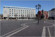 Bremerhaven. Der Theodor-Heuss-Platz mit dem umgebauten und renovierten Nordsee-Hotel. 21.04.2016
