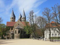 Liebfrauenkirche gesehen vom Domplatz in Halberstadt am 22. April 2016.