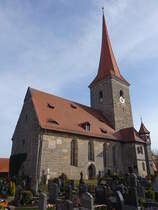 Ottensoos, Ev. Pfarrkirche St. Veit, Vierschiffige Hallenkirche, erbaut von 1450 bis 1460, nrdliches Seitenschiff von 1521, Chorturm im Kern 13. Jahrhundert, Turmausbau mit Spitzhelm 1471 (27.03.2016)