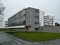 Dessau: Das Bauhaus, ein Geb�udekomplex aus dem Jahre 1925/26. Seit 1996 UNESCO-Welterbe. (30.03.2016)