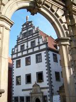 Meien (Meissen) - Die  Alte Brauerei  in der nhe der Frauenkirche, durch das Tuchmachertor gesehen. Datum: 14.07.2005