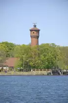 Maritimer Blick zum Wasserturm in Świnoujście (Swinem�nde). Aufnahme: 7. Mai 2016.