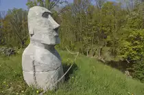 Steinfigur am Fort Zachodni in Świnoujście (Swinem�nde). Aufnahme: 6. Mai 2016.