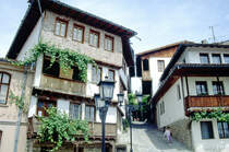 In der Gurke Strae von Weliko Tarnowo. Bild vom Dia. Aufnahme: Juni 1992.