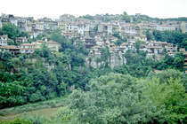 Blick auf Welliko Tarnowo im nrdlichen Teil des Balkangebirges in Bulgarien. Bild vom Dia. Aufnahme: Juni 1992.