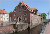 Stade. Mit dem Bau des Schwedenspeichers wurde 1692 begonnen, fertiggestellt wurde er - nach Bauunterbrechungen wegen Geld- und Materialmangel - erst 1705. Die schwedische Herrschaft wurde 1712 durch eine d�nische Herrschaft abgel�st. Heute ist hier das Schwedenspeicher-Museum untergebracht. 12.05.2016