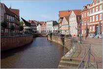 Stade. Der Hansehafen vom Schwedenspeicher aus. Rechts sind die Gebude am Wasser West zu sehen. 12.05.2016