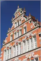 Stade. Das B�rgermeister-Hintze-Hause steht am alten Hansehafen (Wasser West). Die Weserrenaissance-Fassade wurde erstmals 1621 vollendet. Das Geb�ude wurde 1930 wegen Bauf�lligkeit abgerissen, die Fassade mit dem gesicherten Material entstand mit einem Neubau in den Jahren 1932/33 neu. 12.05.2016