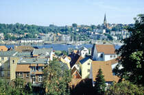 Flensburg von der Duborg-Schule aus gesehen. Rechts im Bild ist die St. Jrgen-Kirche zu sehen. Bild vom Dia. Aufnahme: August 1999.