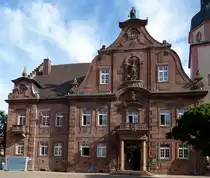 Ettlingen, das barocke Rathaus der ca. 40.000 Einwohner z�hlenden Stadt unmittelbar neben Karlsruhe, der Bau stammt von 1738 und wurde 1892 erweitert, Aug.2015