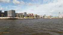 Hamburg-Hafencity am 3.5.2016: Einfahrt in den Grasbrookhafen mit den Husern am Dalmannkai und dem Unilever-Haus am rechten Rand /