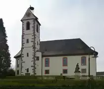 Gundelfingen, die evangelische Kirche in der heutigen Form stammt von 1765, der denkmalgesch�tzte Turm aus der Zeit um 1340, M�rz 2016
