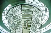 Berlin - In der Kuppel des Reichstagsgeb�udes. Bild vom Dia. Aufnahme: Juni 2001.