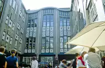 Die Hackeschen H�fe in Berlin. Bild vom Dia. Aufnahme: Juni 2001.