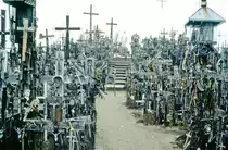 Der Berg der Kreuze ist ein katholischer Wallfahrtsort  12 Kilometer n�rdlich von �iauliai in Litauen. Bild vom Dia. Aufnahme: M�rz 1995.